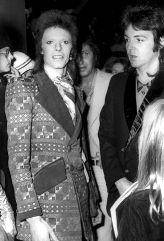 "Paul McCartney and David Bowie, London 1973. (Photo by Collection PriveeGetty Images)"